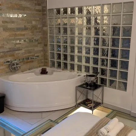 2-level Designer Loft In Isola District * Milán