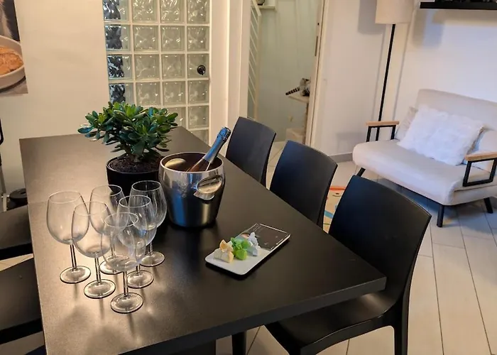 2-level Designer Loft In Isola District Milánó