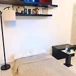 2-level Designer Loft In Isola District Lägenhet