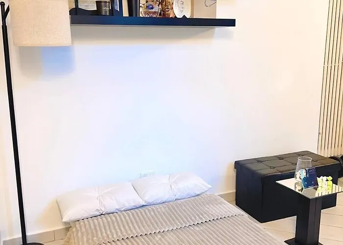 2-level Designer Loft In Isola District Apartment