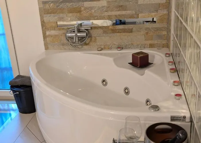 2-level Designer Loft In Isola District *